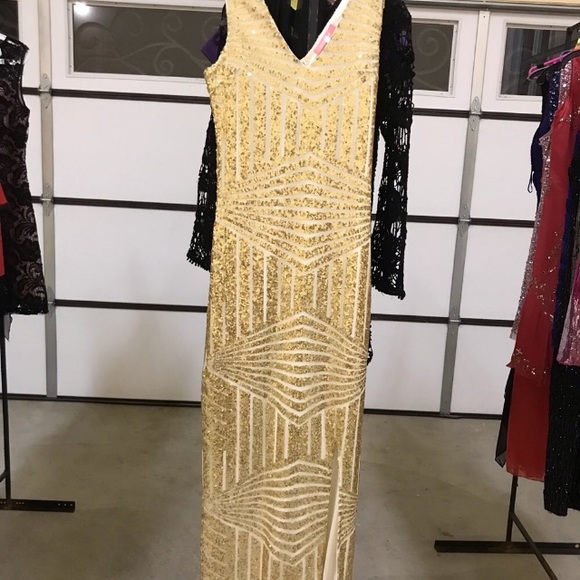 Beautiful dress for night - Picture 2 of 3